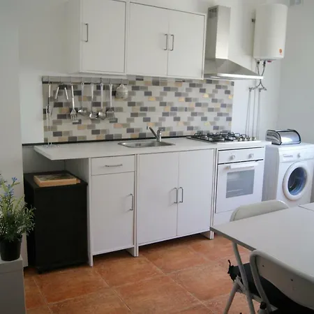West House Near Sta Cruz * Torres Vedras